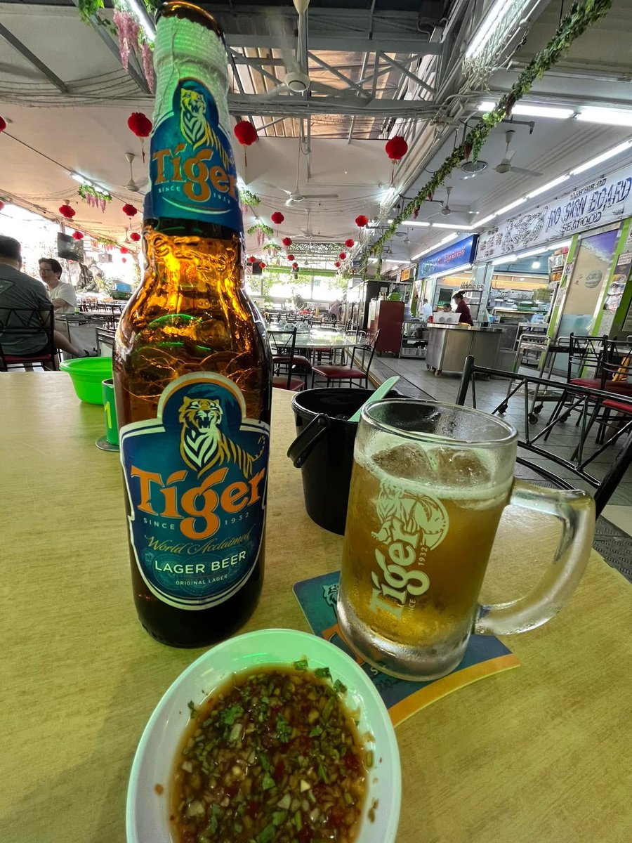 ChirpTAT's tweet photo. 3年ぶりのシンガポール🇸🇬
チリクラブ店の『NO SIGN BOARD』
#nosignboard #seafood #singapore https://t.co/ipKVcF9bpj