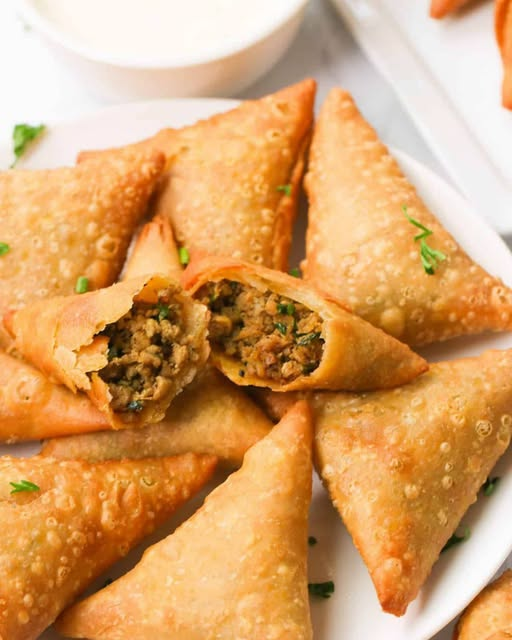 ENERGY888FM's tweet photo. Mwaramutse amahoro!
Mbahaye Ikaze mu kiganiro #EnergyMidiMorning.
Uyu munsi muri #SmartKitchen:turakora sambusa.
#Utuntun'utundi: Turababwira ibintu byo kwirinda nyuma yo kurya.
Muri kumwe na Diane Muteteri https://t.co/bGiqaP5jqm