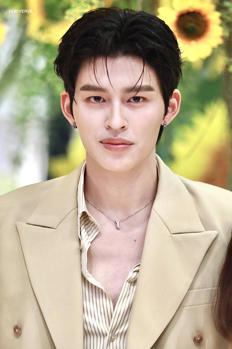 snowbluebu's tweet photo. โคตรหล่อครับพี่😭 แล้วถ้าปอนด์ตอน 30 จะขนาดไหนวะ https://t.co/Rz2EhZUYmG