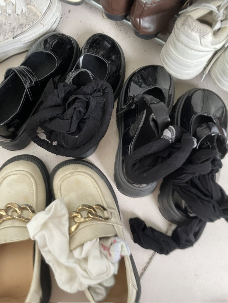 h66hw's tweet photo. 谁懂啊…姐妹的黑丝小皮鞋 不敢呼吸 https://t.co/u7A69Bqdf8