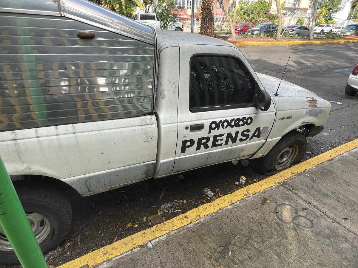 Karilups's tweet photo. @Alcaldia_Coy Para cuando la Carmen Serdán ? Hay muchos carros chatarra y siendo focos de basura y animales ponzoñosos! @giogutierrezag https://t.co/LVp0RvWOpf