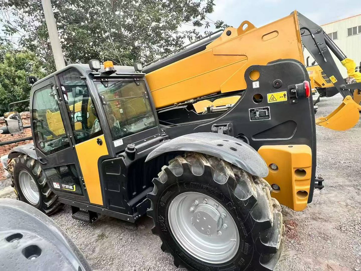 NancyYinxk's tweet photo. XCMG Telehandler Full Lineup – On Sale Now! 🎉📷📷From compact 3-ton models to heavy-duty 23-ton beasts, we’ve got the full XCMG telescopic handler range ready to go. #XCMG #Telehandler #TelescopicForklift #ConstructionEquipment https://t.co/HL007GSig5