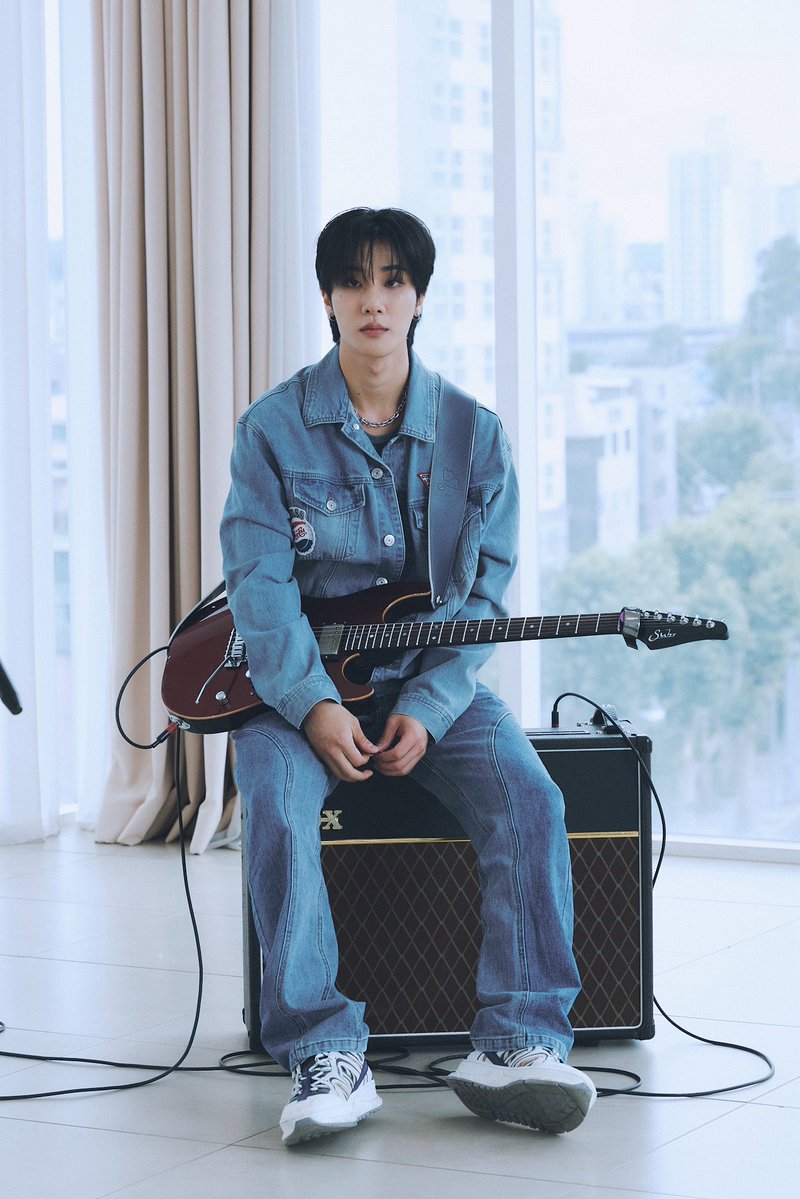 catch_theyoung's tweet photo. 𝐵𝐿𝑈𝐸 𝐵𝐸𝐻𝐼𝑁𝐷📸💙

#캐치더영 #CATCHTHEYOUNG #CTY
#안기훈 #KIHOON
#BLUE https://t.co/L386eaknN1