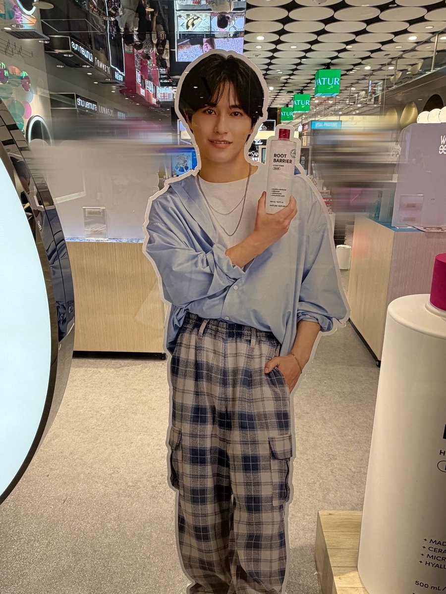 vvatarukun's tweet photo. 仕事終わりに早速行ってきた😭
名古屋で開催してくれてありがとうございます😭
すっごい分かりやすい場所に😳
定員さんもタイプロも見てました😊って言ってくれててとっても嬉しかった🥹🩷
期間内にまた行きます！

こいもさん、息子くん
急遽だったのに一緒に
ありがとうございました☺🩷
#山根航海 https://t.co/SZKgtTe0Uo