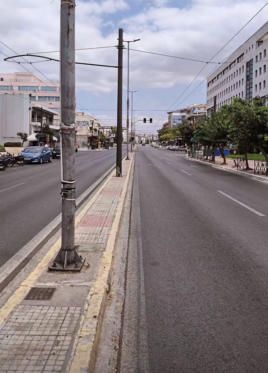 Teo97536738's tweet photo. @Katselos Εγώ πάντως που ήμουν πέρυσι Αθήνα 15 Αύγουστος ήταν άδεια https://t.co/0VIBwkUMpB
