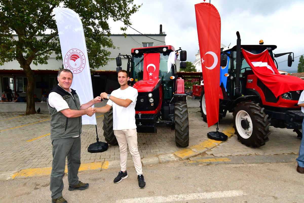 balikesirobm's tweet photo. Bandırma İlçemizde, orman üretim işlerinde çalışarak elde ettikleri gelirle aile bütçelerine ek gelir sağlayan Orman Köylümüze, Orman Genel Müdürlüğümüzün ORKÖY Destekleri ile traktör edinmelerini sağladık.

https://t.co/WyEpwGhMK3
https://t.co/ewF9chtd9k https://t.co/ykxQzHh8mg