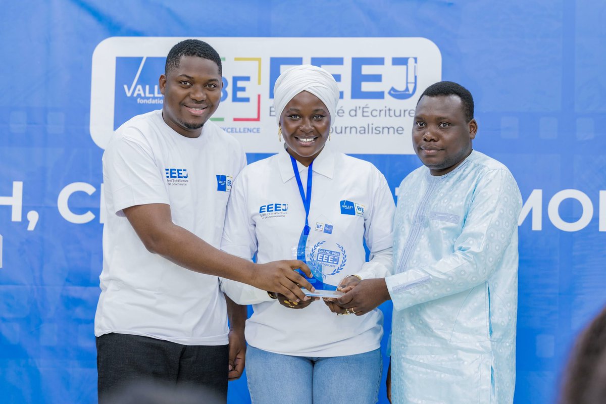 CESTIDAKAR's tweet photo. 🏆 Étudiante en Licence 2 au CESTI, Fatou Ndiaye vient de remporter le Grand Prix EEEJ 2026 à Cotonou, au Bénin.

Par sa rigueur et son sens du professionnalisme, elle a su porter haut les couleurs du CESTI et du Sénégal. ✨

Bravo ! 

#CESTI #Senegal #EEEJ2026 #Excellence https://t.co/mOlR2fCK22