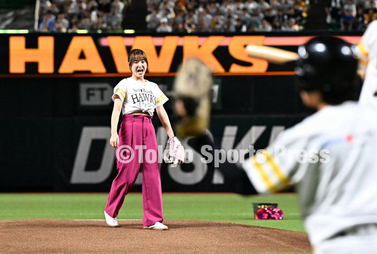 tospophoto's tweet photo. 【プロ野球】2026年8月12日
#ソフトバンク x ロッテ

セレモニアルピッチ
#生田衣梨奈

#sbhawks #東スポ #九スポ https://t.co/9EzR9DYaLe