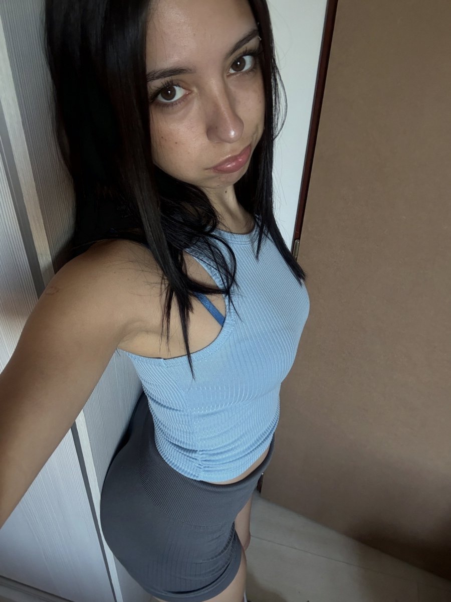 lunablisss33's tweet photo. Too chic to even peak https://t.co/YMhEYiOFpN