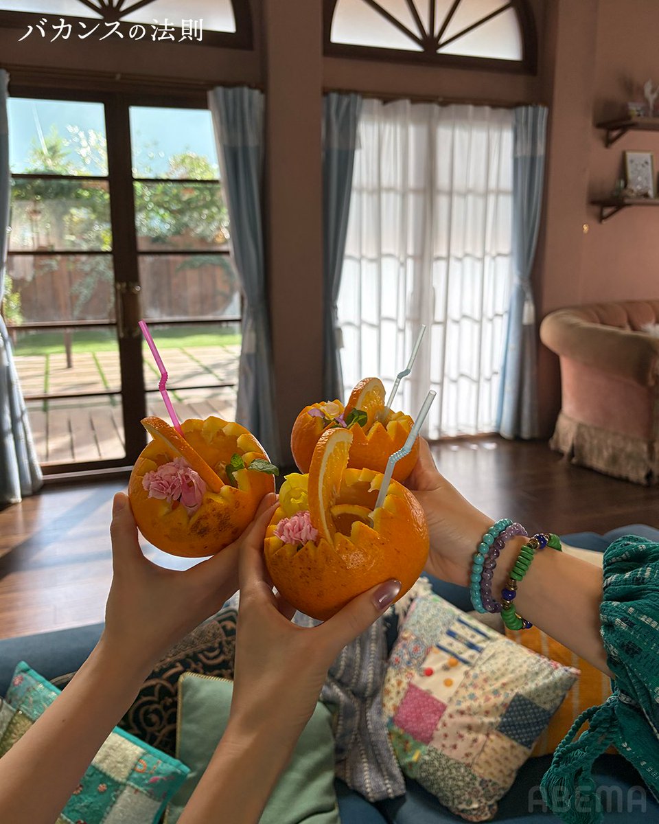 abema_drama's tweet photo. 🍊［ #バカンスの法則 オフショット ]

恋リア体験中の3人娘の自撮り公開📸
撮影裏でもずーっと楽しく話してました👀 https://t.co/KD561hOgDX