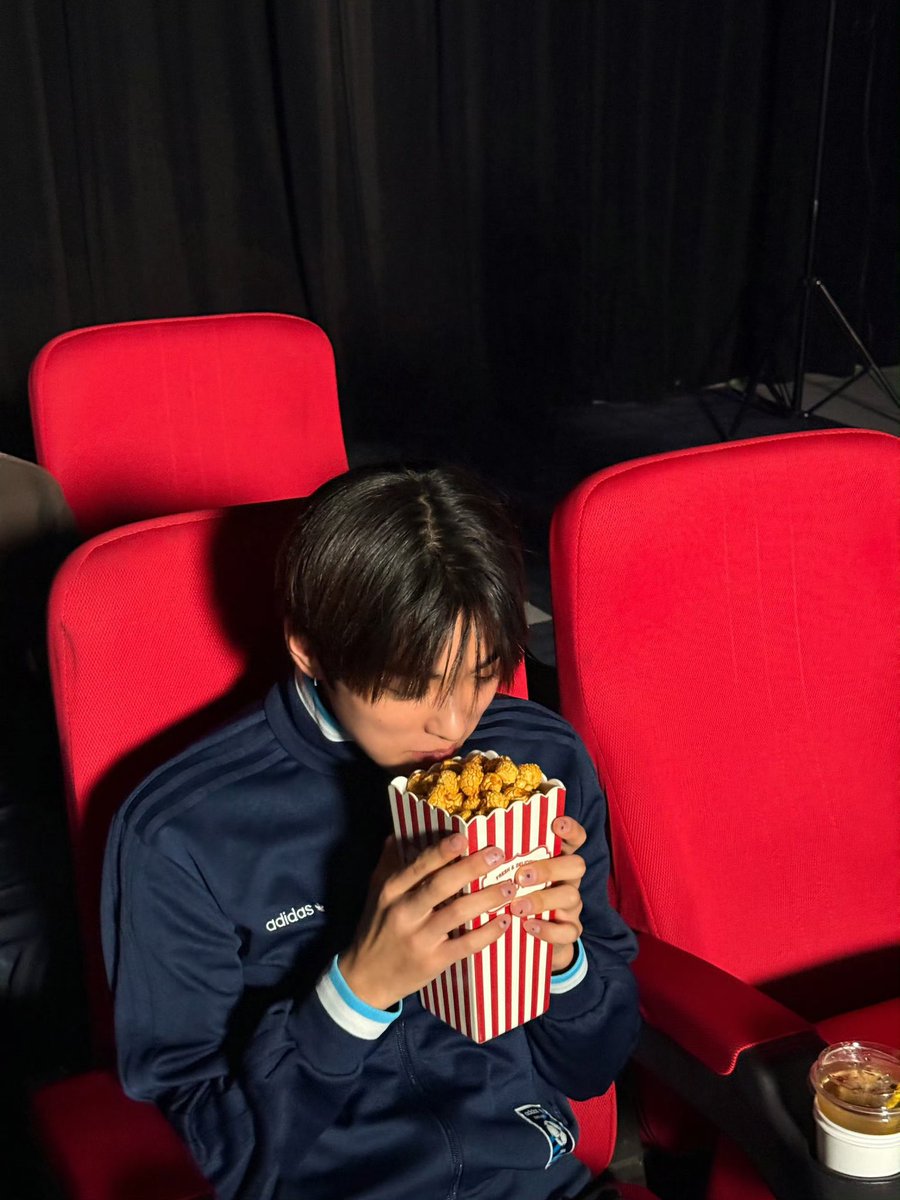 M5ierJon's tweet photo. Boyfriend's perspective ... https://t.co/BFNyuvQykc