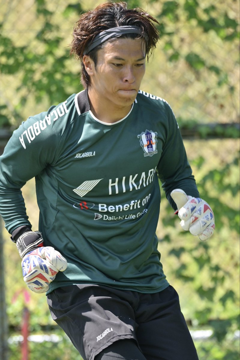 ehime_fc's tweet photo. 📸｜𝙏𝙍𝘼𝙄𝙉𝙄𝙉𝙂 𝙋𝙃𝙊𝙏𝙊

◀︎ ON / OFF ▶︎

#白坂楓馬 
#ehimefc #愛媛FC https://t.co/GrDR5h0D87