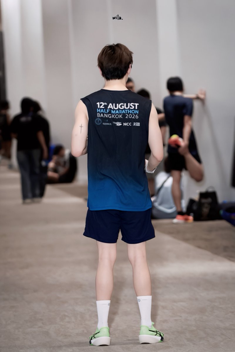 WilaGal's tweet photo. [260812]「K.P」💚 🐢

@kristtps ข้างหลัง ก็เท่ งี้ 🤧 

#12AugustHalfMarathon  
#RunForMom2026 

#KristPerawat #ยูยู่ของคุณพี https://t.co/bHlK0p48Qh