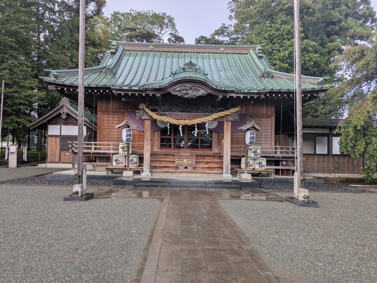 godspeedym's tweet photo. 令和8年8月12日(水)大明日✨️不成就日😓大安😄
深見神社⛩️
神奈川県大和市深見

御祭神は闇龗神、武甕槌神、建御名方神✨️
相模國延喜式内社、旧郷社⛩️
地元の崇敬神社様に今月2回目の参拝です🙂

御神籤は第四十五番·中吉🤔
中途半端な御神籤が出ました😩
禰宜さんに今日がサマージャンボの抽選日だと伝えるとこのような話をして下さいました🙂
宝くじで一億円当たった人に「凄いですね」と言ったら「これまで一億くらい宝くじに使っているだよ」と言われ、禰宜さんは「いってこいじゃねーか」と思ったそうです😅
宝くじの高額当選者は元から億万長者が多いと聞いていましたが、宝くじを数百万円とか大量購入するから確率の壁を突破出来るだけなんです😲
宝くじの高額当選者の体験談とかをHPに載せる事で生存者バイアスを起こして確率を高く見積もらせているんです🤔
結局、宝くじも資本力がモノを言うのです😩
当選番号確認しましたが、サマージャンボプレミアムはかすりもせずに見事にハズレました😂

〈深見神社終〉