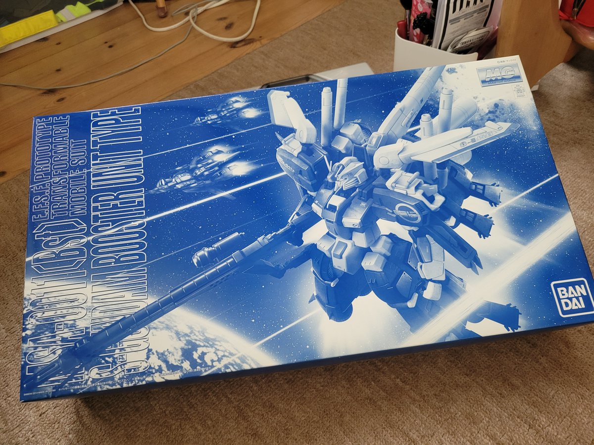 Pochiro1971's tweet photo. 暑いので、塗装ができません。
積んでる大型キットを、なんとかしようと、MGのSガンダムブーストタイプを仮組みしてみることに！
不要部品の仕分にも時間がかかりましたが、ぼちぼち進んでいます。#ガンプラ　#MG　#Sガンダム　#ブーストタイプ https://t.co/UNCiKHxq5o