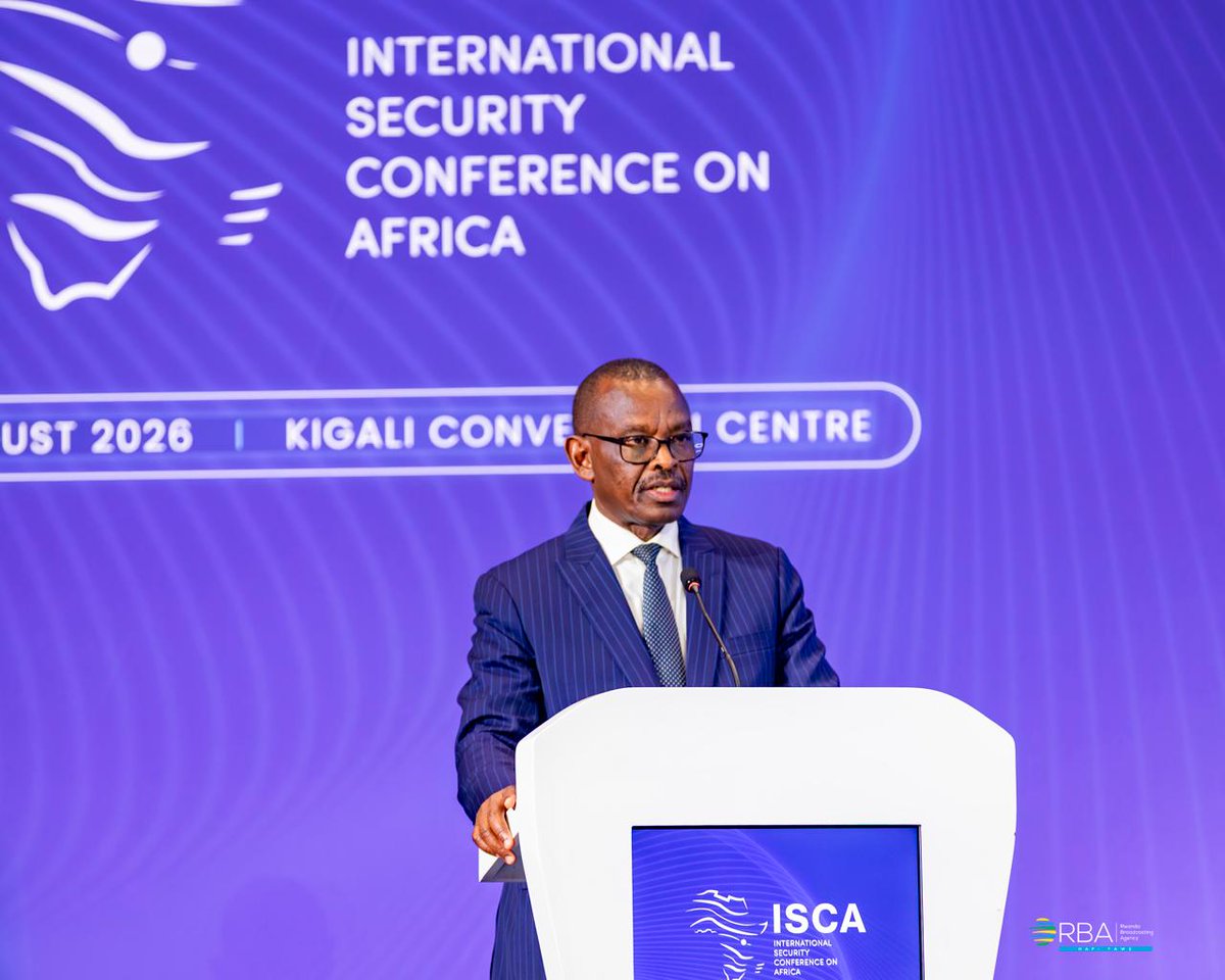 rbarwanda's tweet photo. 📸AMAFOTO📸

Umunyamabanga Mukuru w'Inama Mpuzamahanga ku Mutekano muri Afurika (ISCA), Lt Gen (Rtd) Frank Mushyo Kamanzi, yagaragaje ko urwego rw'umutekano rudakwiye gusigara inyuma mu gihe izindi ziri kugendana n'ikoreshwa ry'ikoranabuhanga ryo ku rwego rwo hejuru kandi ritanga impinduka.

Yabigarutseho mu itangizwa ry’Inama Mpuzamahanga ku mutekano muri Afurika ibera i Kigali kuva kuri uyu wa Gatatu. #RBAAmakuru

📸: @bahizi_imela