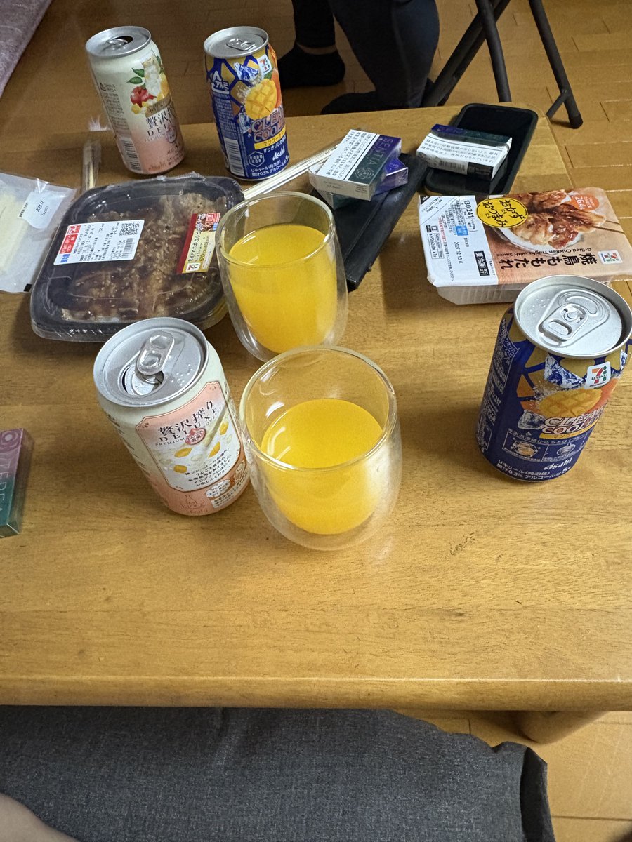 1020T_T's tweet photo. 1人暮らしで都合いいのか、よく友達が凸ってきます怖いです https://t.co/a2htcQ4Xc5