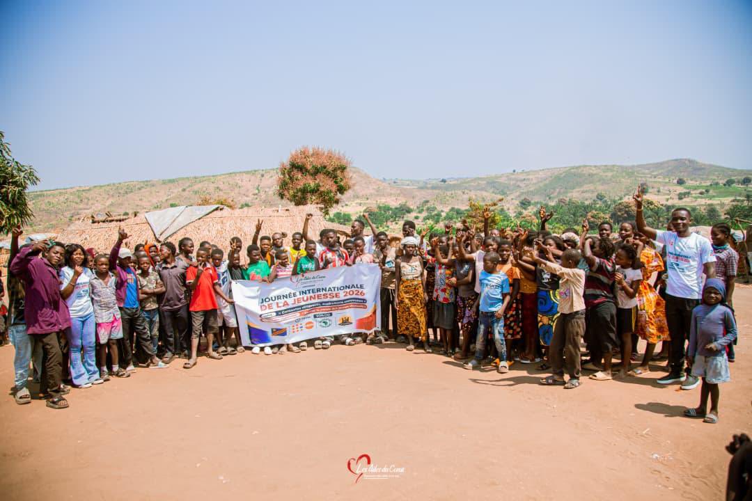 onglact's tweet photo. Tanganyika: @ailesducoeur1 et ses partenaires @Purposeful_org et @UNFPARDC célèbrent la journée internationale de la jeunesse dans le site des PDIs de #Rugigi, dans le village de lukwangulo. 50 jeunes filles et 50 jeunes garçons ont participé à cette causerie et sensibilisation. https://t.co/djMGZy0nJm