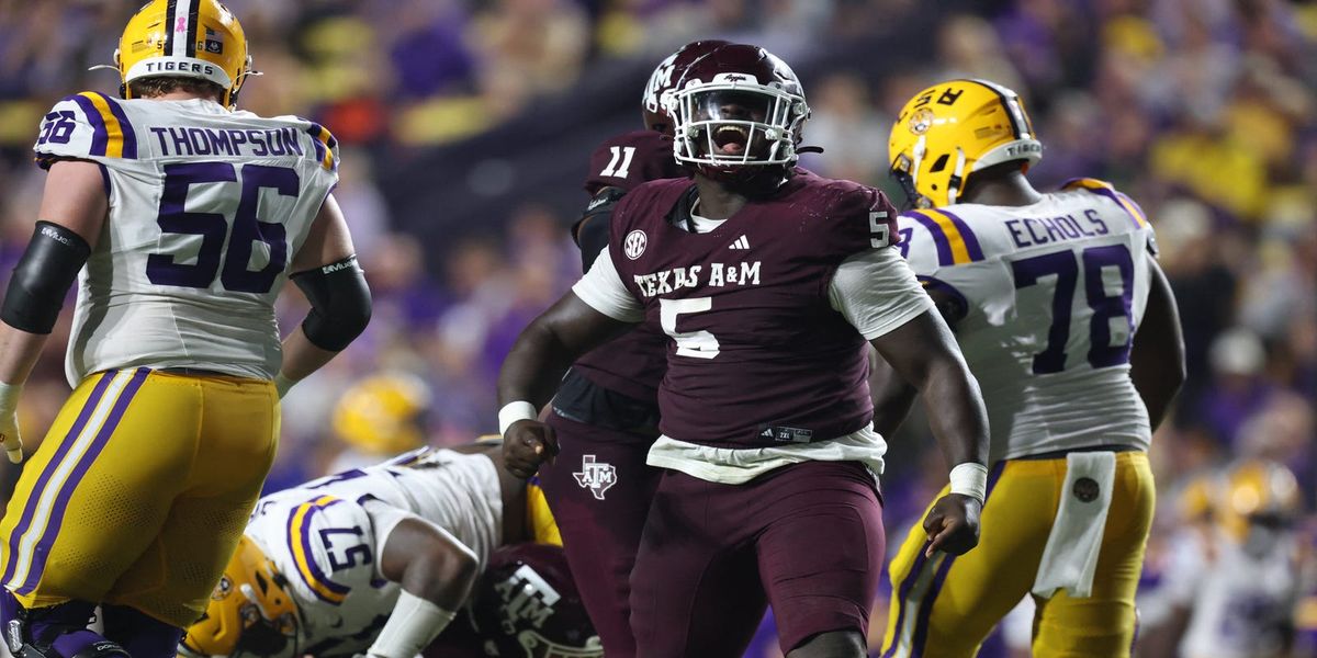 AggiesWire's tweet photo. Two Texas A&amp;M defenders land on the Lombardi Award Watch List

📸 Stephen Lew, IMAGN IMAGES via Reuters Connect https://t.co/gG8iVGOfwd https://t.co/NiVgfPTSRd