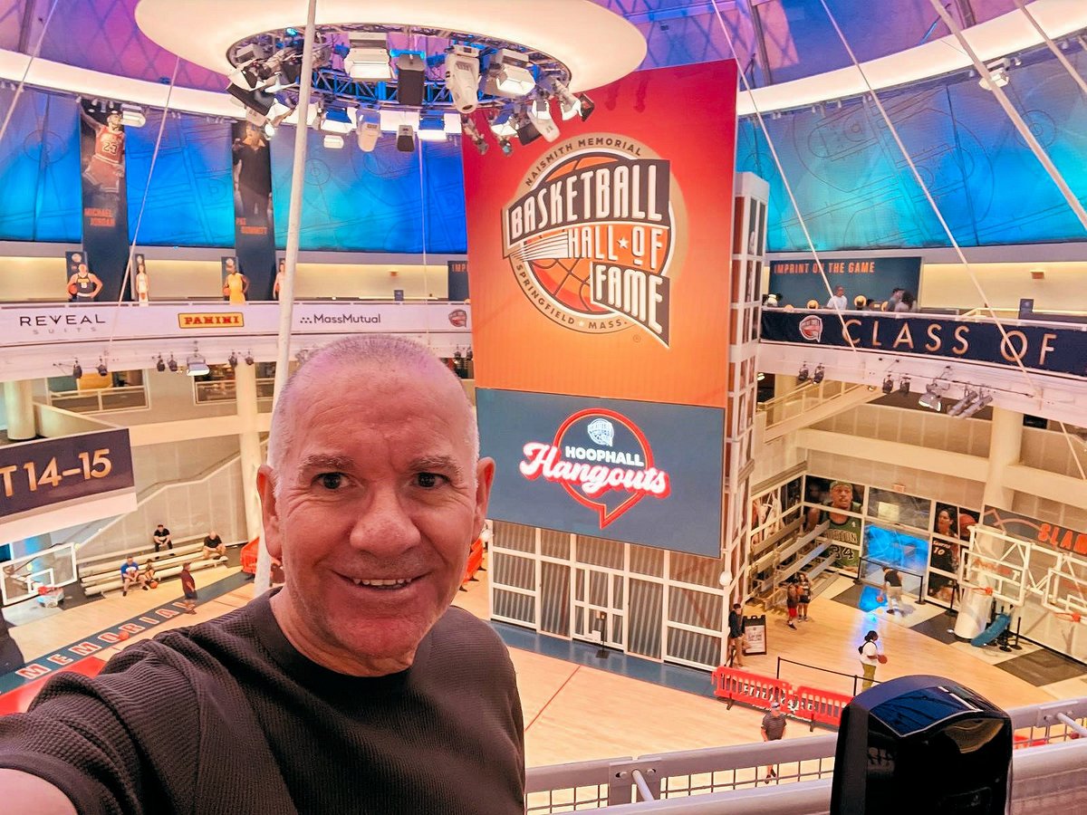 AEEBTWEETS's tweet photo. «Entrenador en USA by AEEB»: Etapa final😃
https://t.co/aLACtmYAOj

..."Visitar el Basketball Hall of Fame de Springfield, estar en la ciudad donde nació el baloncesto, recorrer su historia y conocer todavía un poco más sobre James Naismith y los orígenes de este deporte"... https://t.co/VcEezLIX47