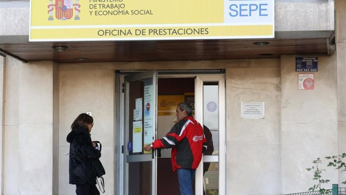 wafafouali's tweet photo. 🗞️Los datos de la Encuesta de Población Activa (EPA) muestran que, en el segundo trimestre, el número de ocupados aumentó en 486.000 personas y se alcanzaron los 22.779.000, situándose en máximos históricos. <📱position: relative; text-align: start; text-decoration: none; https://t.co/406hUSqg2d
