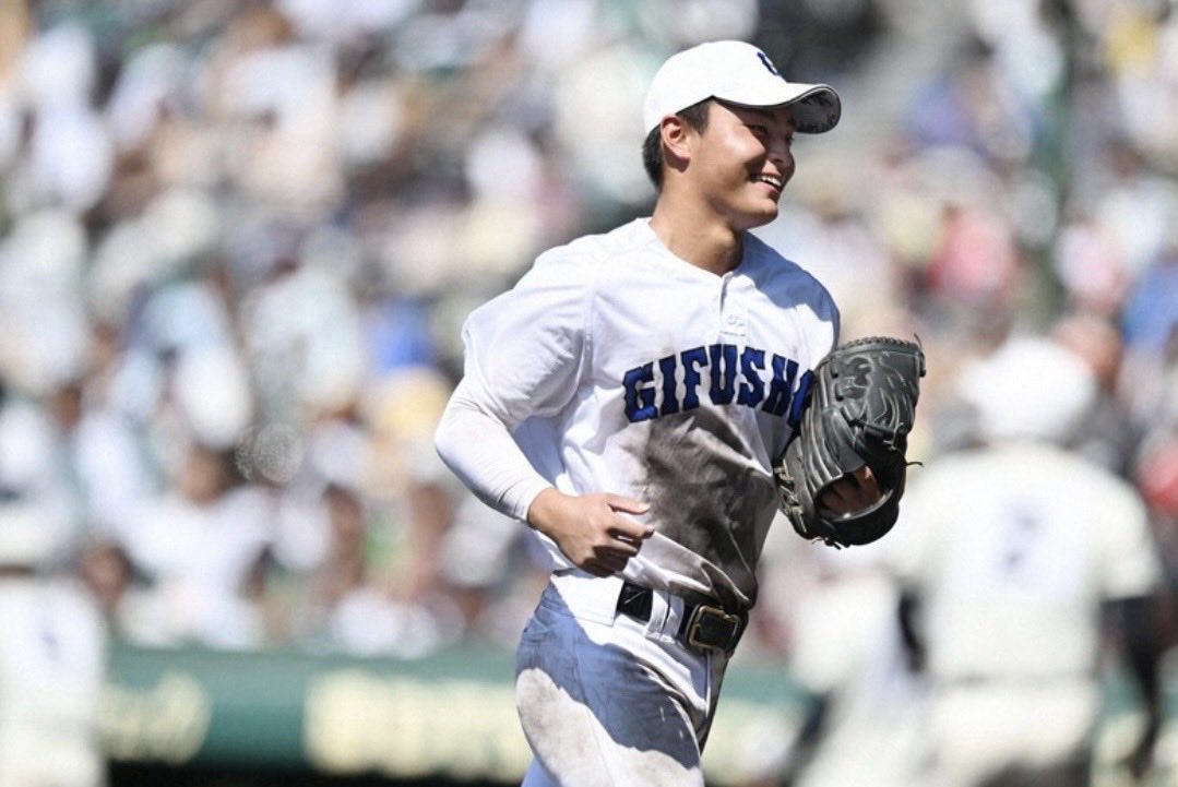 tanuki_self's tweet photo. 佐野日大の鈴木有、昨年の県岐商の柴田枠だな。

爽やかイケメンエース！！

#甲子園
#佐野日大
#高校野球 https://t.co/eLO9NvipGZ