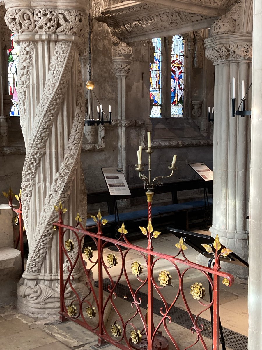 Rosslynchapel's tweet photo. Morning sunshine in the Lady Chapel https://t.co/rDkGkKtgPN