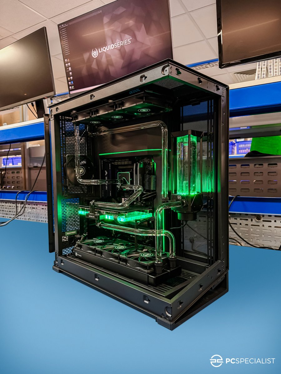 PCSpecialistPL's tweet photo. Nasz zespół Liquid Series właśnie zbudował kolejny niesamowity komputer! Uwielbiamy oglądać konfiguracje zamawiane przez naszych klientów. Miłego grania! 🎮 https://t.co/reDxmkgS0x