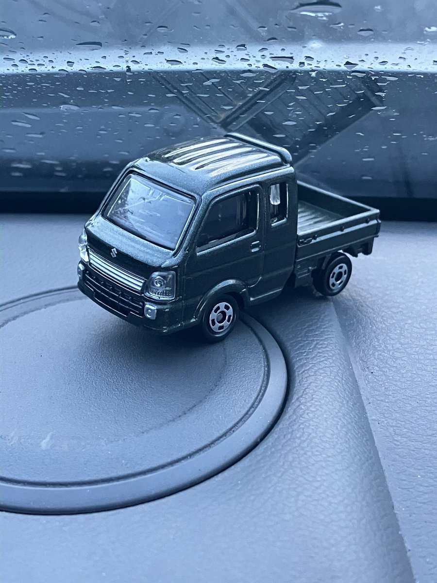 Flat_Transport's tweet photo. 恐らく幼少期ぶりに買ったトミカ。
快適性の観点からスーパーキャリイやハイゼットジャンボの購入も考えたんですけど、現在稼働している仕事に合わないかな〜と思い断念しました。
どうせ買うならいっぱい積みたいし。 https://t.co/rBpSfN3da1