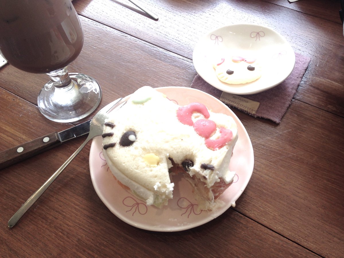 Soouen3's tweet photo. 📍테프하우스

왕키티산도가 왕크고 왕맛있었음 👩‍❤️‍💋‍👩 https://t.co/6p3zX1eIQc
