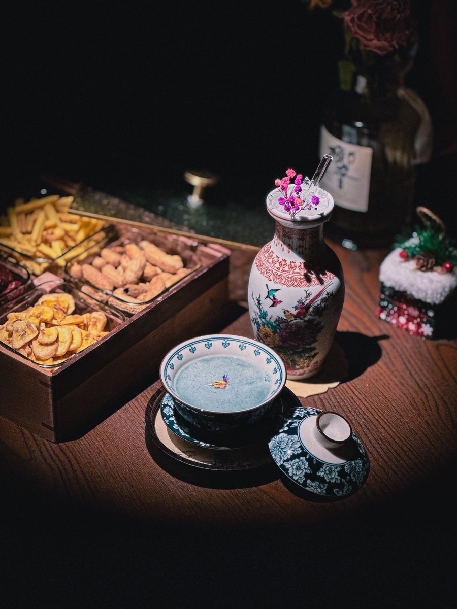 DennisA26's tweet photo. Locked in a 1920s speakeasy! Solve cipher clues, crack the safe, escape before the cops raid. #EscapeRoomChallenge https://t.co/ZrqWAZpfsp