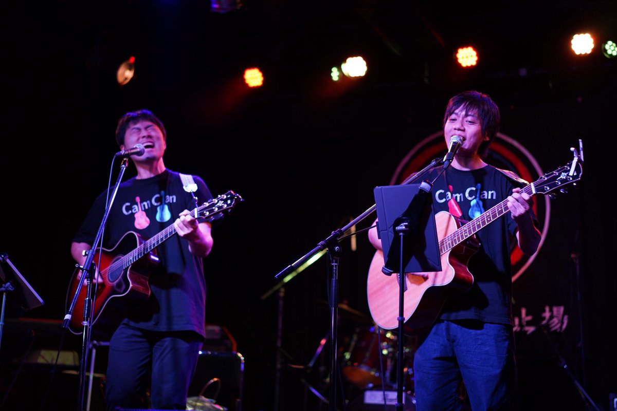 CalmClan201510's tweet photo. 昨日はWメリケン波止場で開催のFOR YOU MUSIC LIVEに出演させていただきました☺️大切な人を思いながら音楽を奏でる、のコンセプトどおり、会場までお越しくださった僕たちのファンの方のことを思いながら演奏しました🎶
また今回はグッズ販売にも挑戦！缶バッジご購入いただきありがとうございました🙏 https://t.co/eSfnryoYIX