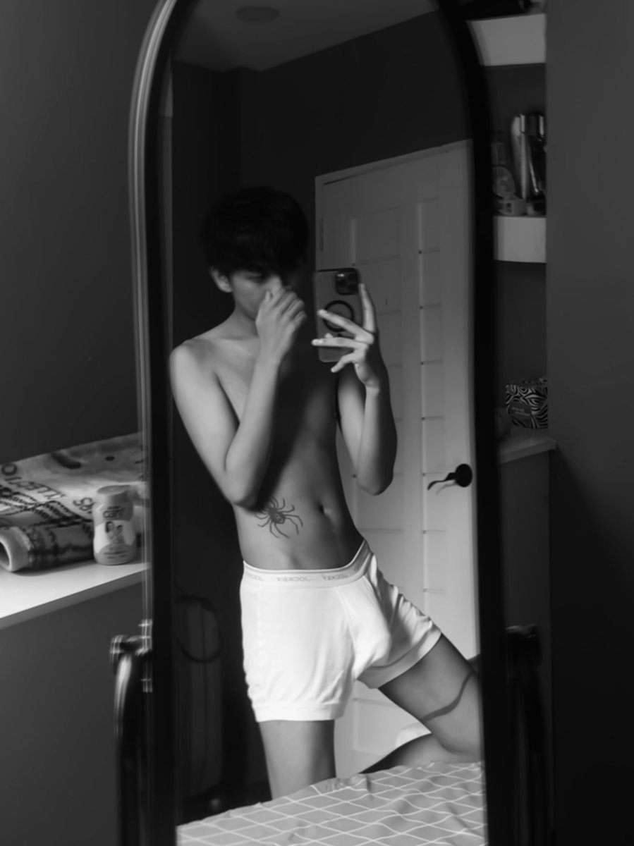 loveloidd1ck's tweet photo. Painitin kita rito sa kwarto ko, hard fuck kita habang naka mirror shot. https://t.co/CvVgQAuwe1