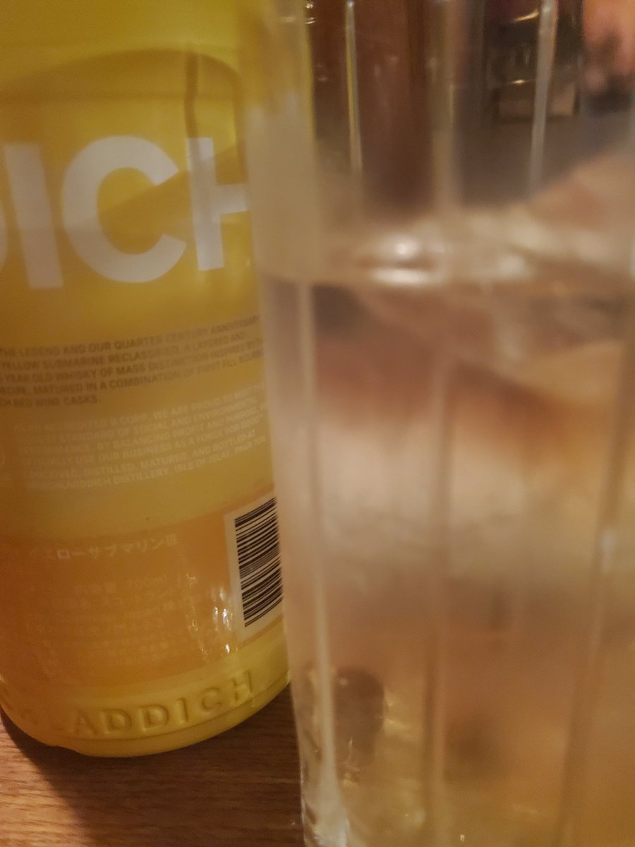 mkt_talisker's tweet photo. 8/7(金)
よしゆっくり私のボンベイを飲もう!!
と思ったら…友達に他の方から合流連絡…行くことに(笑)

こちらも慌ただしく会計(^-^;

なんやで初めてのbar
あーこんなんなってるんだ
お客さん沢山いるなぁ～
結果一人のつもりが四人となる(笑)

気付いたら最後まで
…なんかすみません(>_<) https://t.co/20mp848Eap