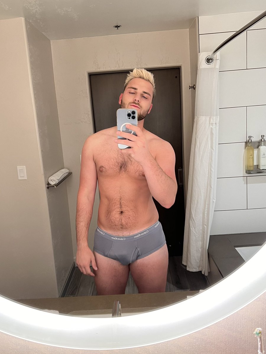 mxp_fit's tweet photo. should we go back blonde? 🦍🦍🦍 https://t.co/ak6kbnjyzB