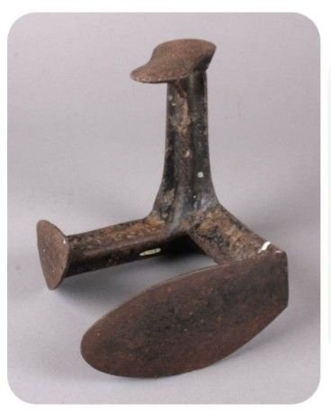 Theworld091's tweet photo. Very few people can identify the use of this metal object. https://t.co/pTOImDY1bn