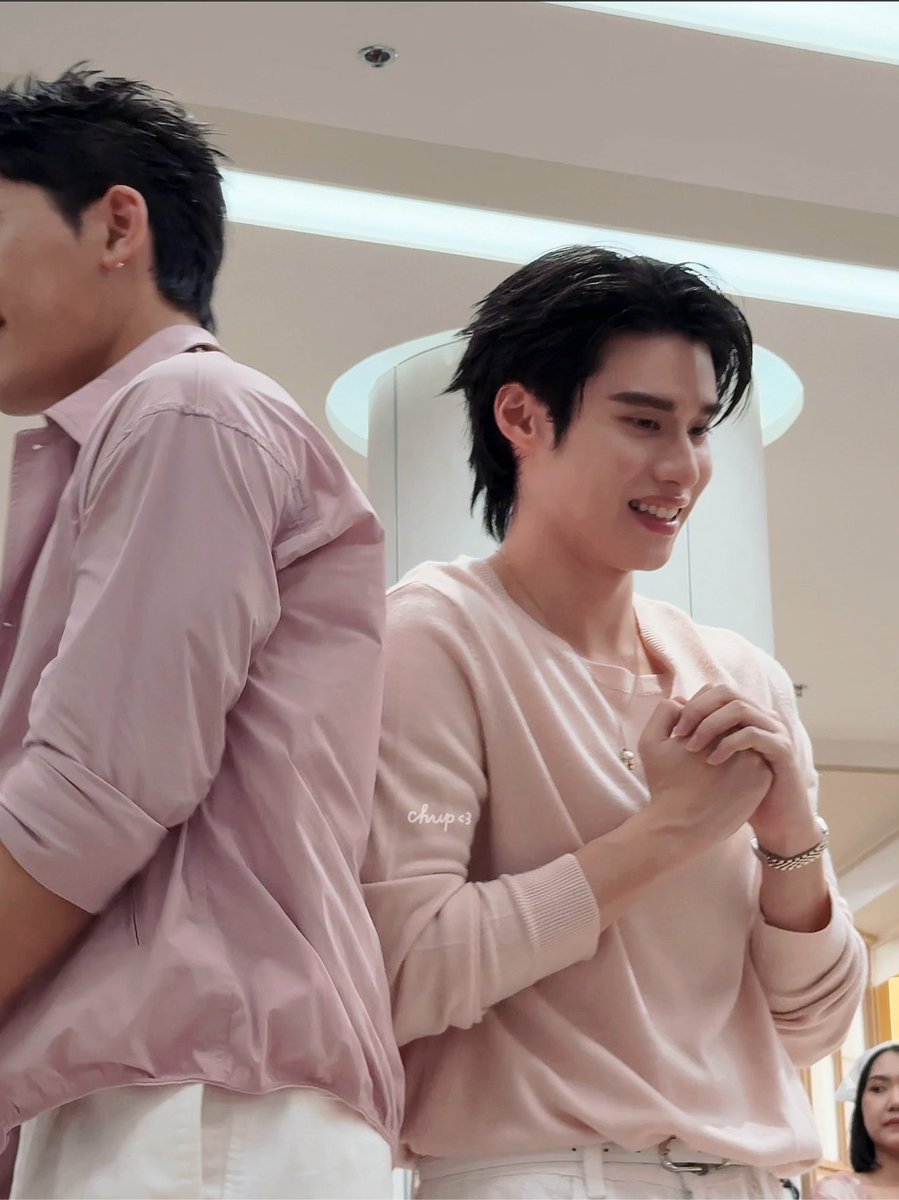 chupachupjn's tweet photo. คุณบี๋ทำท่าน่ารักจาง ค่อย ๆ ดันพี่เพิวมาทีละนิสสสส 🥺💖💖💖💖💖 https://t.co/rQi82Cnxfq