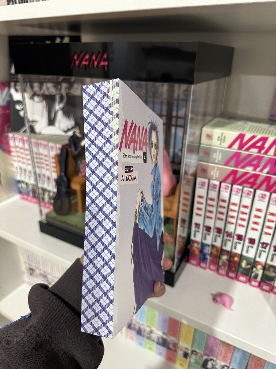 kuroreadss's tweet photo. GAH been so long since I’ve had happy mail🥹 https://t.co/j4CZMaljGf