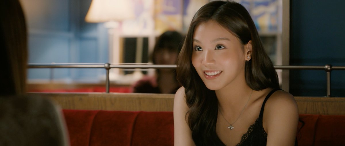 GMMTV's tweet photo. 'แค่คืนเดียวไม่เห็นต้องแคร์เลย คนอื่นมีเยอะแยะ'

ช่วงปรึกษาปัญหาความรัก 😂
#MoonshadowSeriesEP1

@beonnnie @filmracha https://t.co/00VWRopKHA