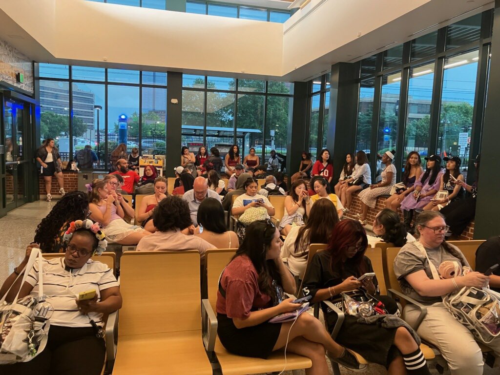 hollytarnold's tweet photo. Thanks to the @mtamaryland team for helping BTS fans get to and from the stadium the past two nights. The Camden MARC train was a popular addition! https://t.co/qDmQSQTEz4