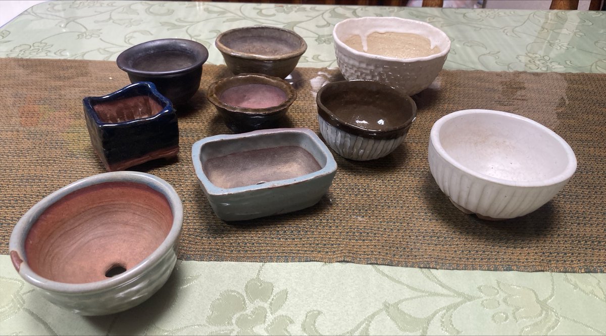 asuka1983227's tweet photo. 父親が作った陶芸のミニ植木鉢。陶芸歴は30年以上。
70歳でギターを始め74歳でバンドに加入。75歳で初ライブ。多趣味で多動な父親😂

何歳になってもスタートは遅く無い。夢は何歳でも叶う。父親を見てそう思う。父は生き生きとしている。

社会参加がボケ防止by父 https://t.co/iFpmmzBBNo