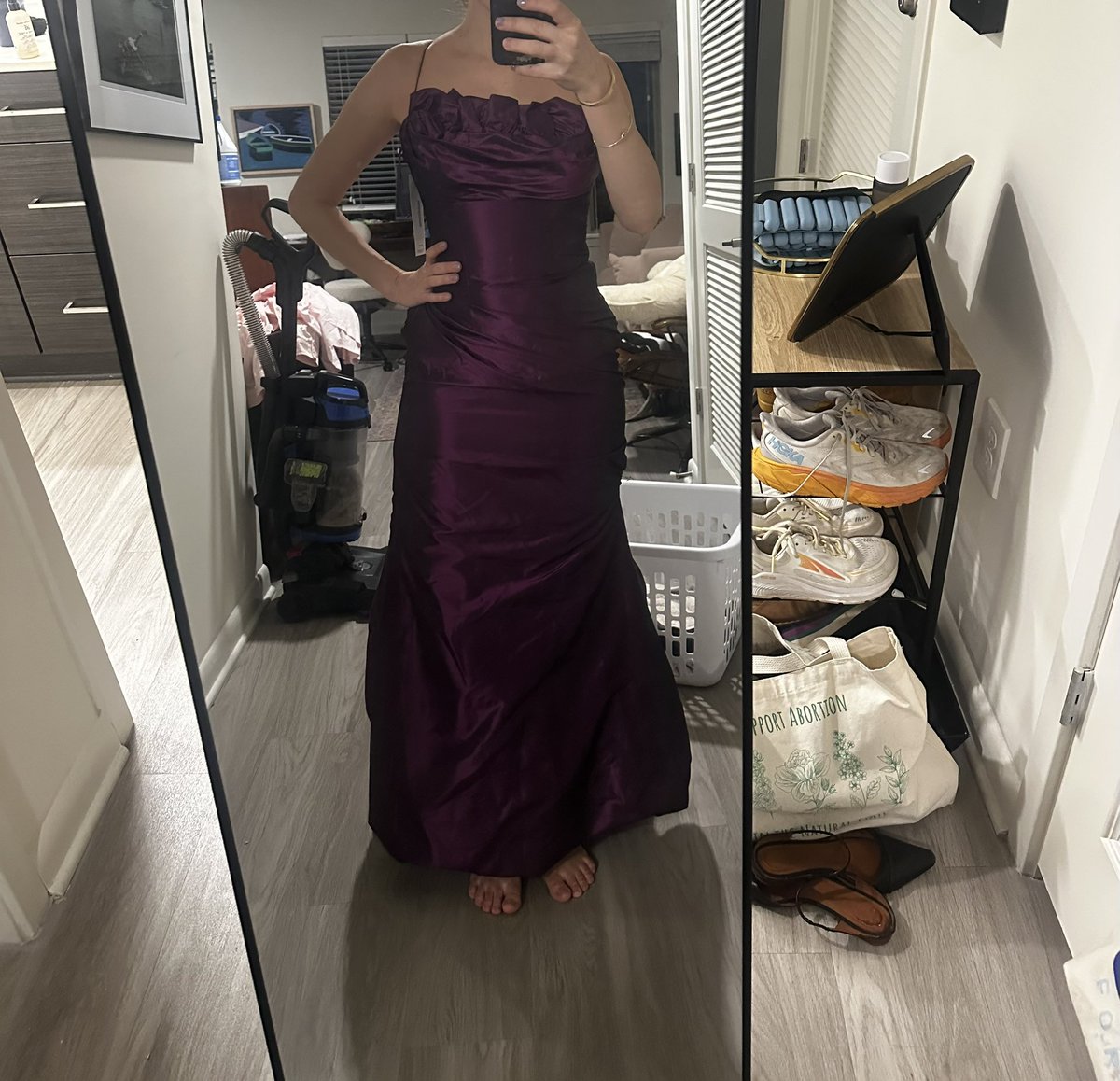 MerciBowCoop's tweet photo. Also not anywhere close to 60” long. I’m only 5’3”. This dress was clearly tailored for a tiny human https://t.co/zFhN8pyEIS