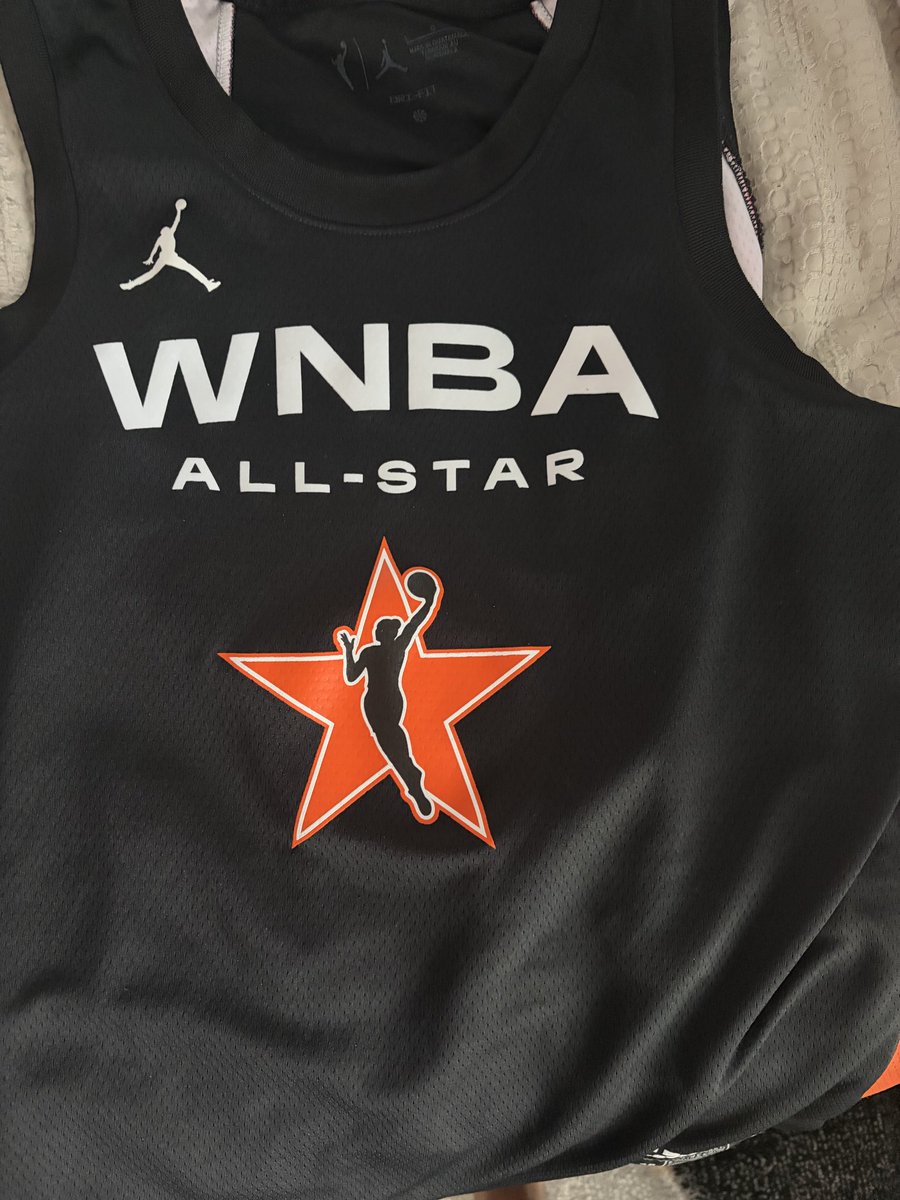 imgibbs's tweet photo. Yo @WNBA can we PLEASE improve jersey construction. This is sad af 🤕 https://t.co/1cquqsCPn2