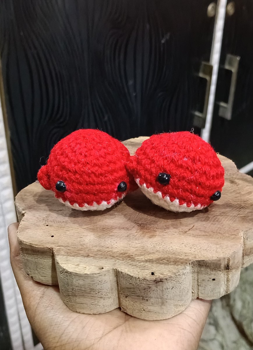 Bomico54's tweet photo. BTS Arirang crochet cuties are almost complete! 🧶🥺
​Quick question: Regular Keychain Ring 🔑 or Lobster Hook Clasp 🦞?
​Which attachment option is better? Let me know below! 👇✨
For order DM me🌸
​#BTSMerch #CrochetArt #SmallBusinessTwitter #HandmadeKeychains #Arirang https://t.co/29tIFD1hm4