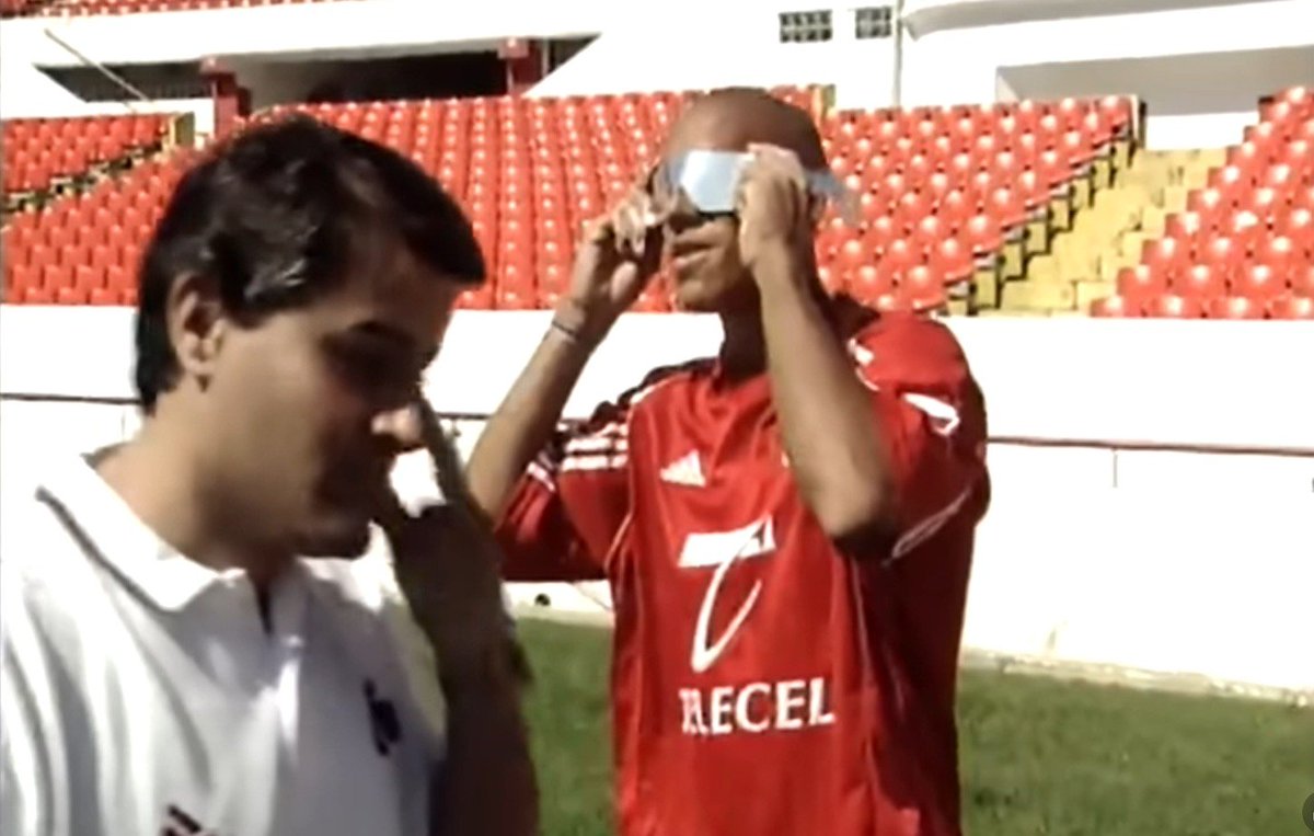 Cavem14's tweet photo. O Benfica e o Eclipse

Nuno Gomes
Poborsky
Pepa
Porfírio
Vale e Azevedo

1999. https://t.co/mb1vPw2d3Q
