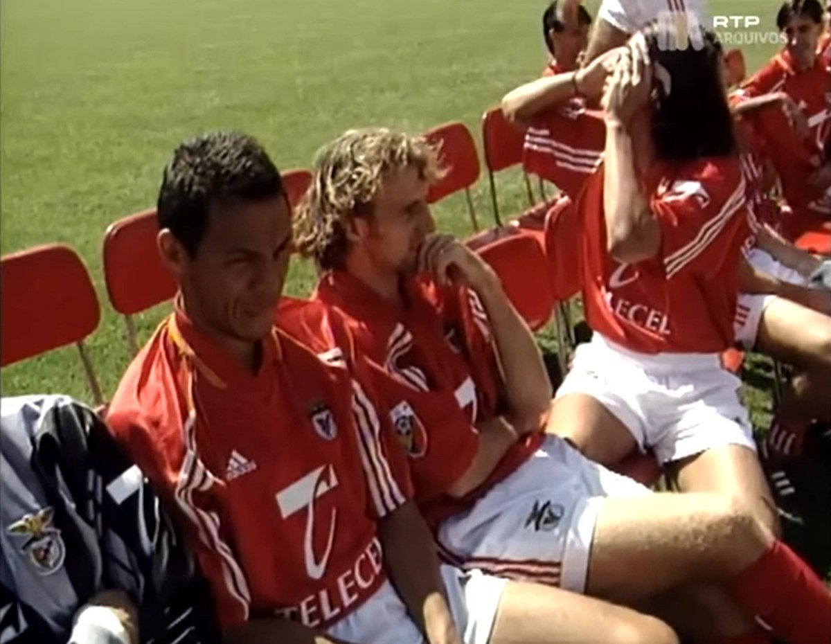 Cavem14's tweet photo. O Benfica e o Eclipse

Nuno Gomes
Poborsky
Pepa
Porfírio
Vale e Azevedo

1999. https://t.co/mb1vPw2d3Q