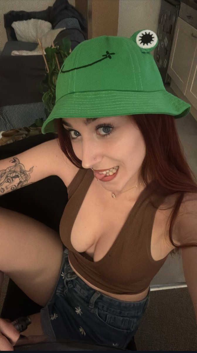 lilithnymphoo's tweet photo. Envie d'une bite 13Cm pour me tenir compagnie 🫦 https://t.co/5XgWTlE2ki