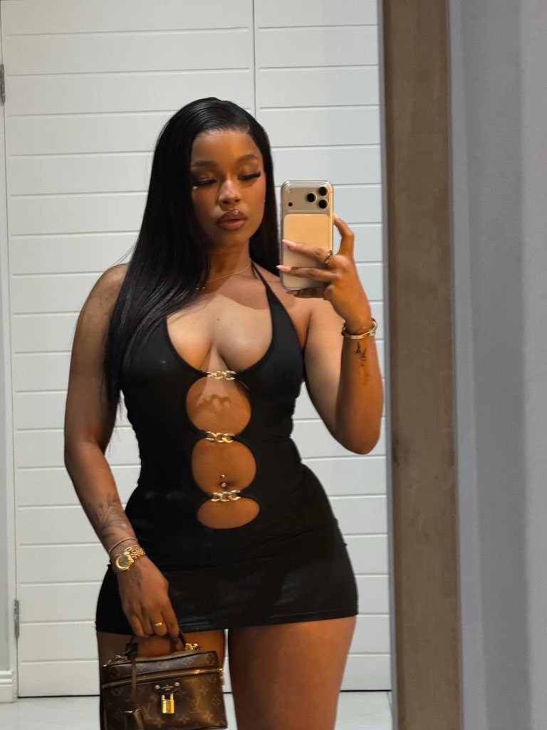 sfisomahla14431's tweet photo. As a man life begins at 40. Do not rush into marriage, especially while you are still in your 20s and 30s.

Enjoy the money you work so hard for and stop giving money to women.

The day you turn 40 make sure you marry a wife and then cheat on her with the woman of your dreams. https://t.co/sZbCwzmJKM