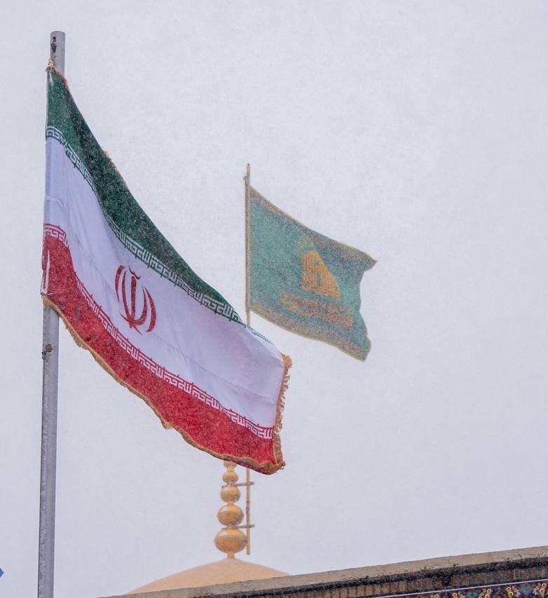 neg_r1386's tweet photo. سلام بر امامی که غریبی‌اش ، قرن‌هاست با دل مردم ایران آمیخته؛ 
سلام بر امامی که حرمش برای میلیون ها نفر خانه‌ی امید است .

 "السلام علیک یا علی‌بن‌موسی‌الرضا "
#ایران_امام_رضا https://t.co/f4q8gnAUDd