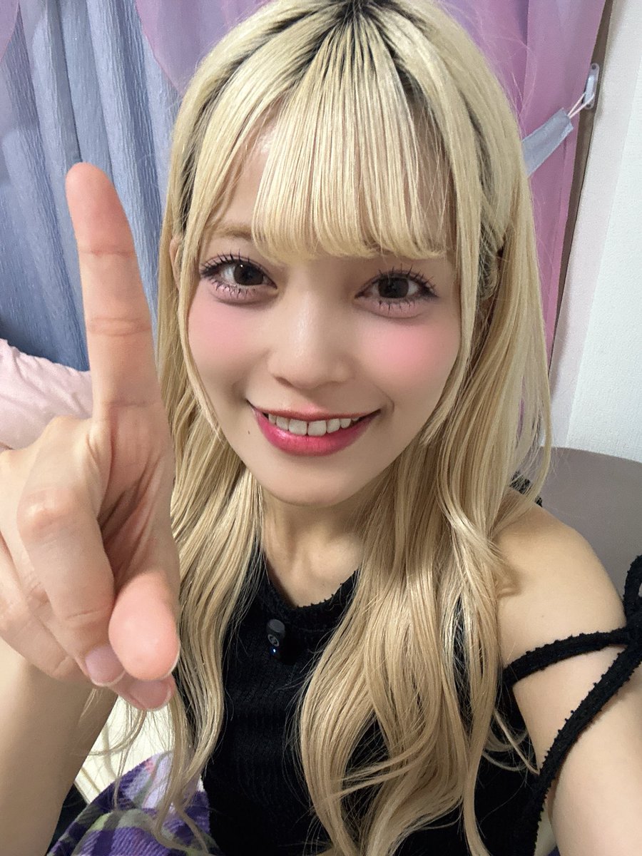 misumi_wonfas's tweet photo. YouTubeチャンネル登録10,000人達成しました〜❤️‍🔥😭
まさかこんな日が来るなんて思ってなかったから、すっごく感動しています！今まで応援してくれてた方も、金髪ギャルで好きになってくれた方も本当にありがとう(T-T)

男子ー！1万人ギャルだよー！♪ https://t.co/xLkubm4uUh